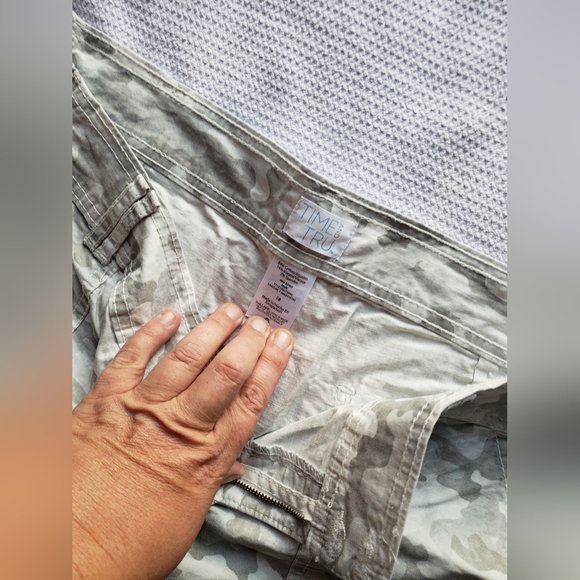 Shorts - Picture 3 of 4